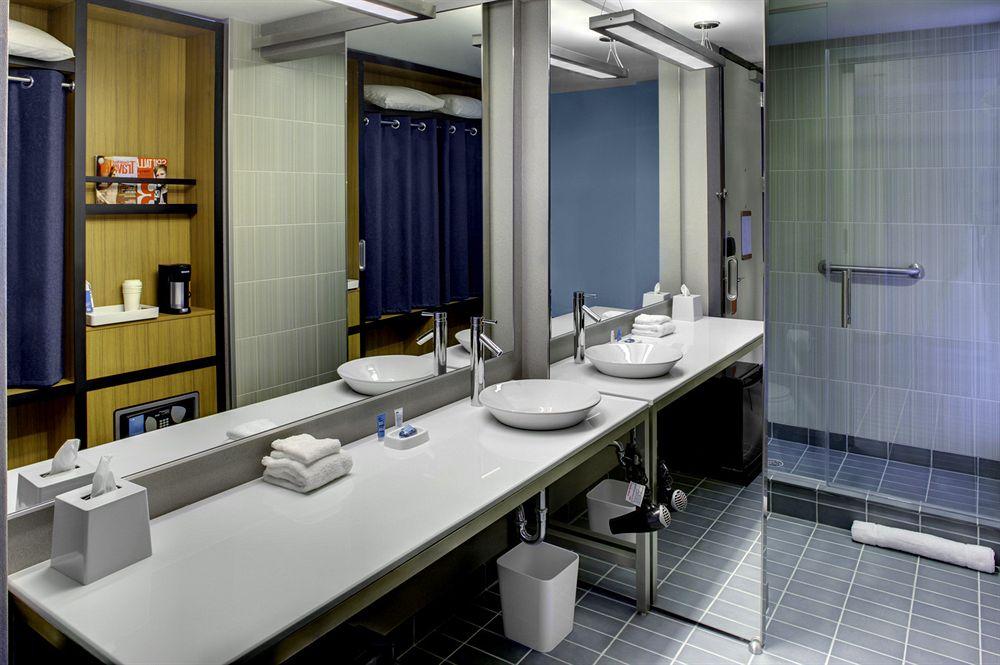 Aloft Bengaluru Whitefield Hotel Екстериор снимка